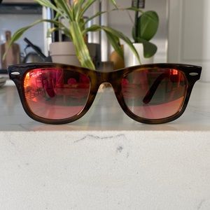Tortoise wayfarer ray bans with red mirror lenses
